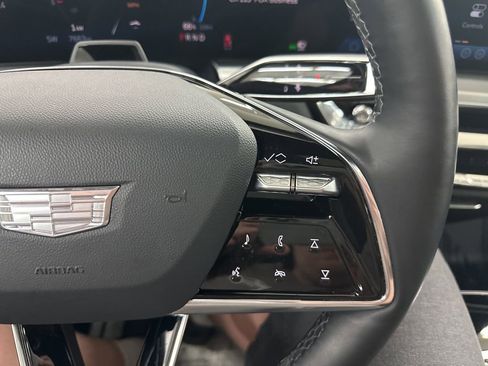 Certified 2025 Cadillac Lyriq Luxury w/ LPO, Floor Liner Package AWD/4WD image 40