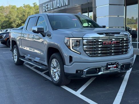 Used 2025 GMC Sierra 1500 Denali w/ Technology Package AWD/4WD image 2