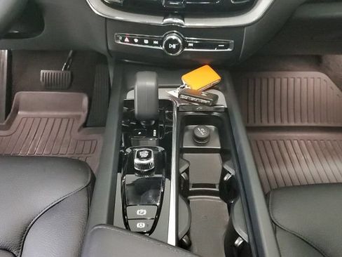 Used 2025 Volvo XC60 B5 Plus w/ Protection Package Premier AWD/4WD image 20