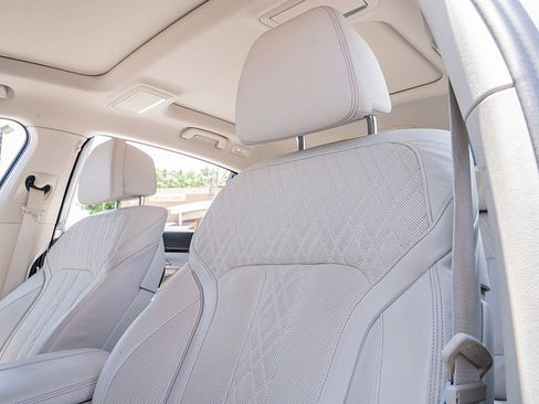 Used 2022 BMW 740i w/ Luxury Rear Seating Package RWD image 25