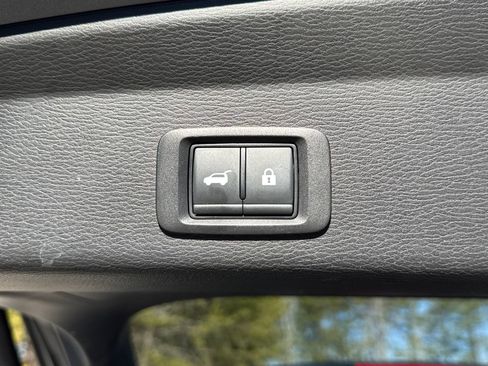 Used 2025 Mitsubishi Outlander SE image 19