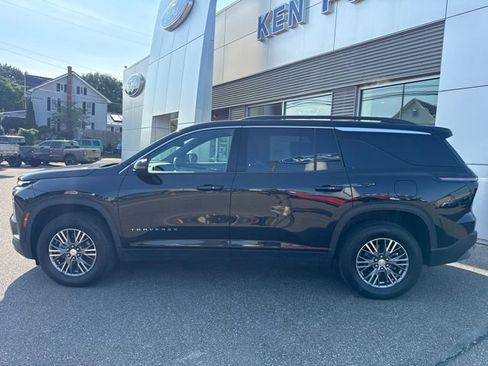Used 2025 Chevrolet Traverse LT AWD/4WD image 9