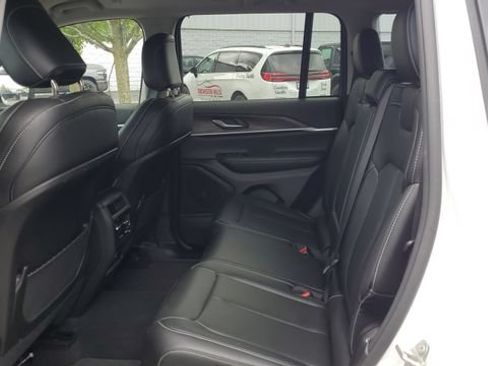 Certified 2023 Jeep Grand Cherokee Limited w/ Black Appearance Package AWD/4WD image 24