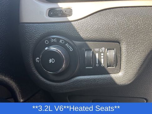 Used 2016 Jeep Cherokee Latitude w/ Cold Weather Group AWD/4WD image 15