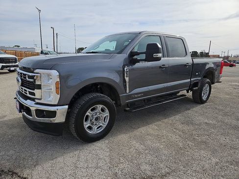Used 2025 Ford F250 XLT w/ FX4 Off-Road Package image 2