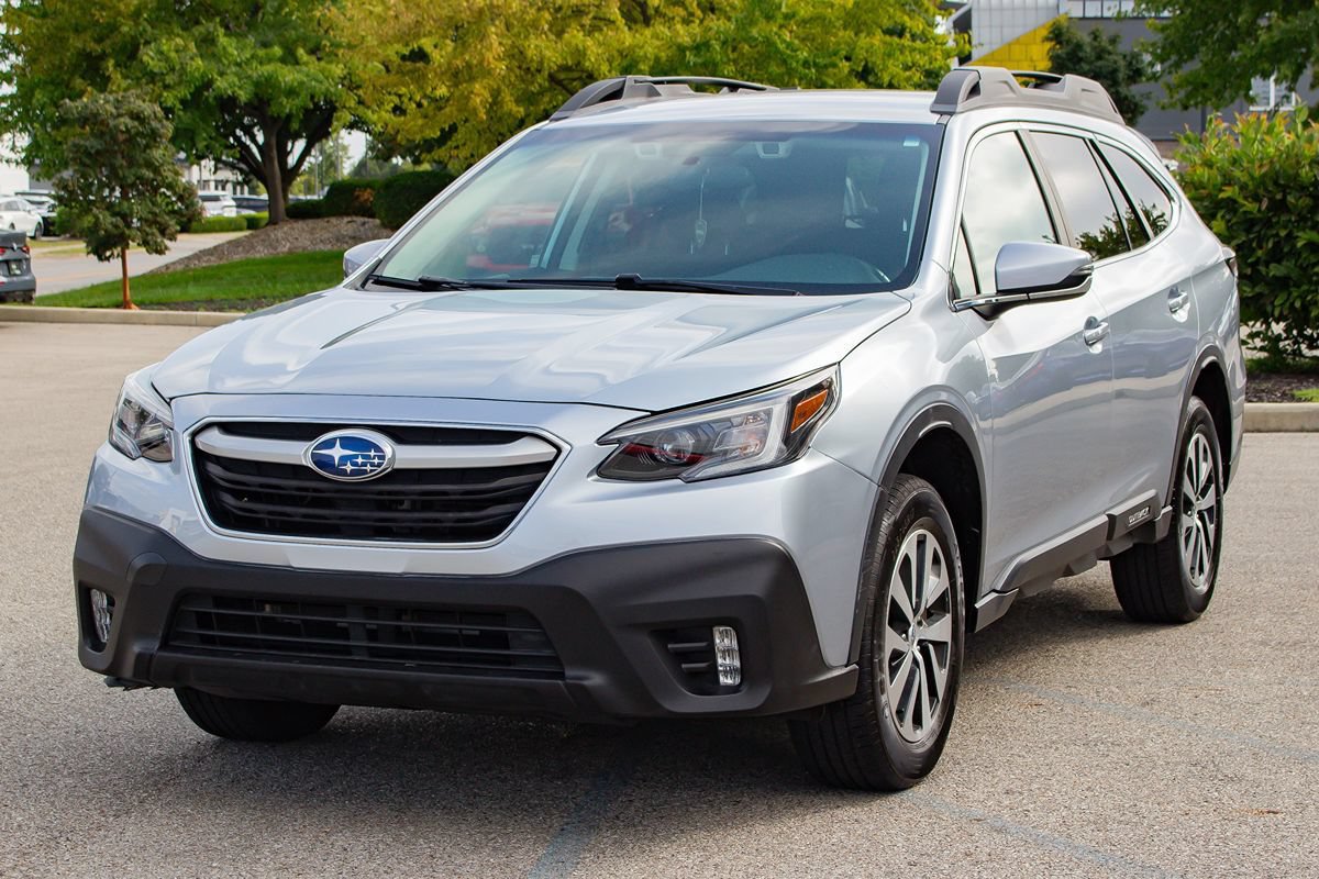 Used 2022 Subaru Outback Premium AWD/4WD image 3