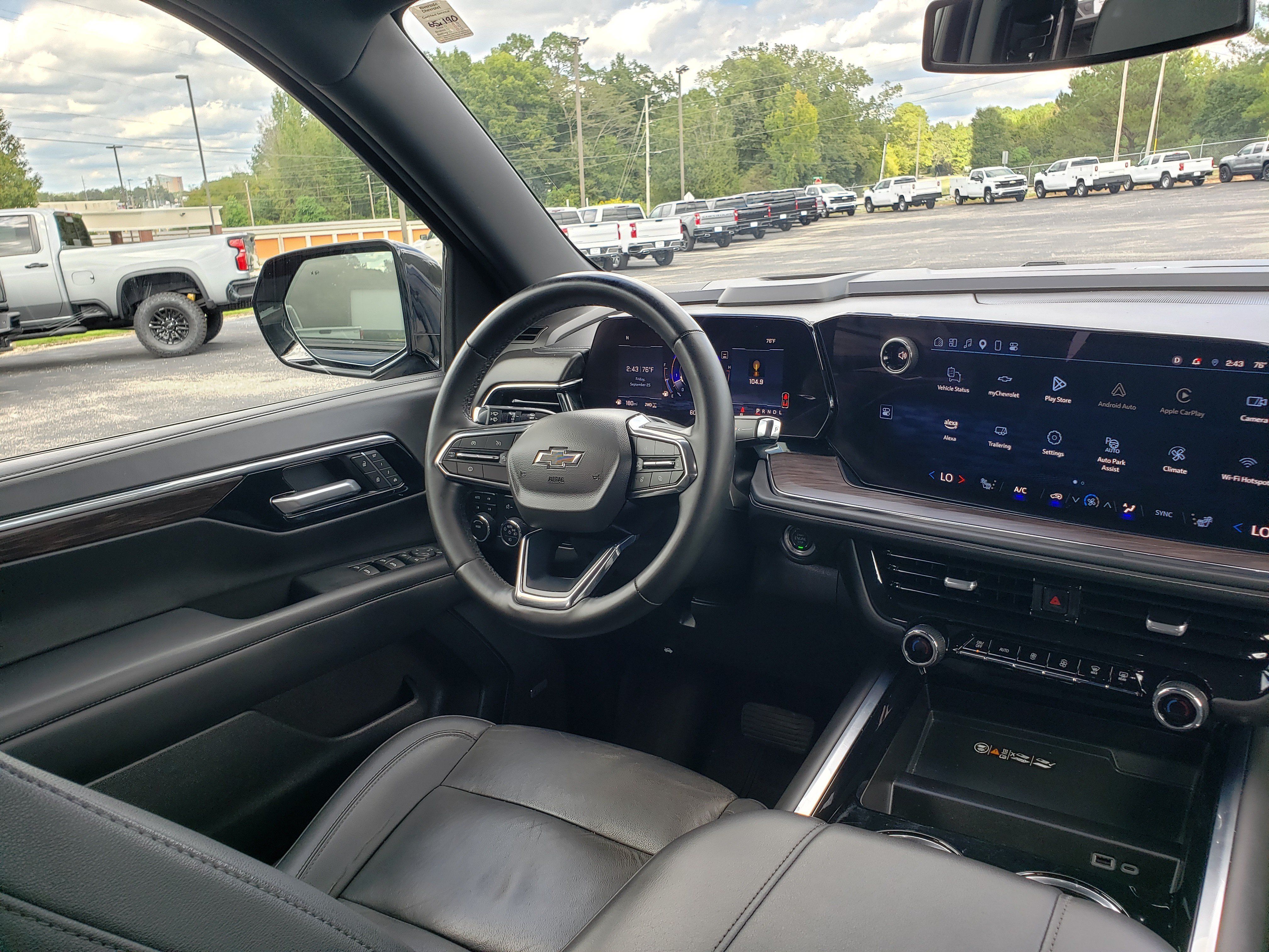 Used 2025 Chevrolet Tahoe Z71 w/ Comfort Package AWD/4WD image 39