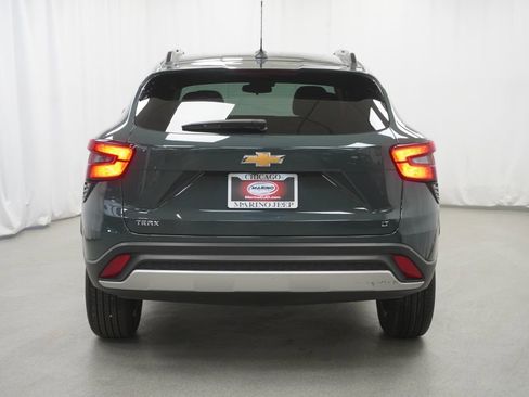 Used 2025 Chevrolet Trax LT w/ LT Convenience Package FWD image 11
