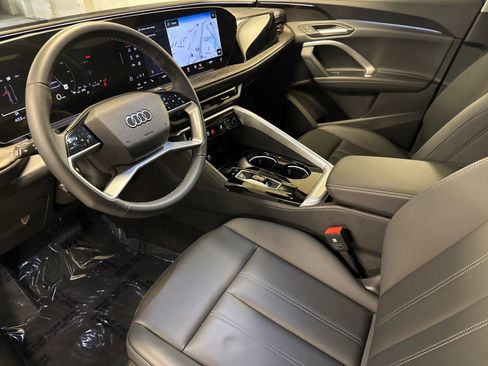 Certified 2025 Audi Q5 Premium w/ Convenience Package AWD/4WD image 10