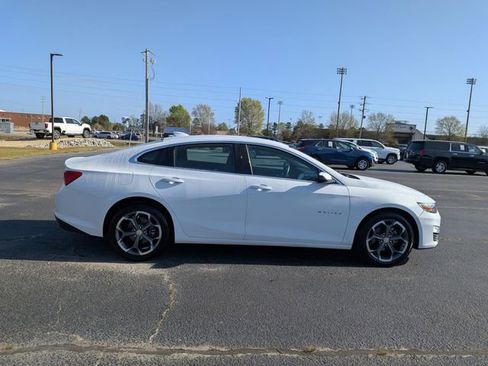 Used 2024 Chevrolet Malibu LT image 2