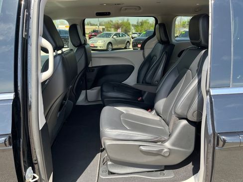 Used 2024 Chrysler Pacifica Limited FWD image 23