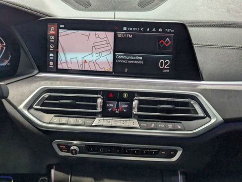 Used 2022 BMW X5 sDrive40i w/ M Sport Package RWD image 12