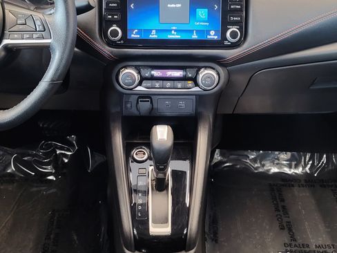 Used 2024 Nissan Versa SR FWD image 22