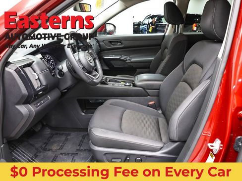 Used 2024 Nissan Pathfinder SV AWD/4WD image 14