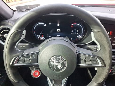 Used 2024 Alfa Romeo Giulia Quadrifoglio image 21