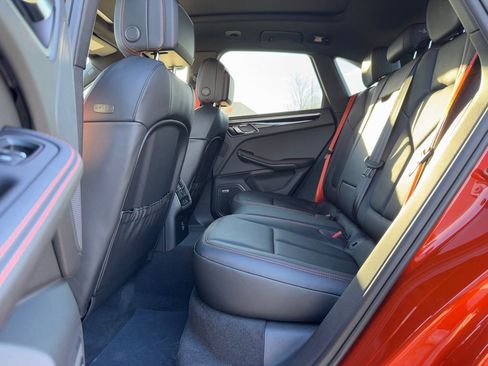 Used 2025 Porsche Macan Premium Plus image 34