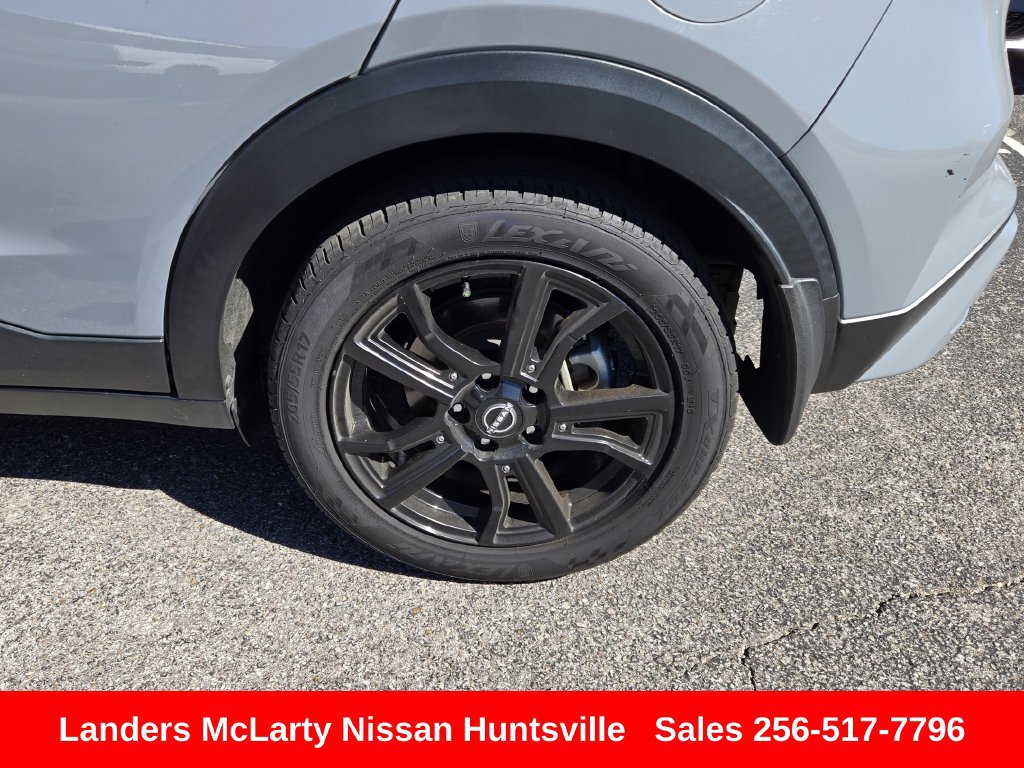 Used 2022 Nissan Kicks SR FWD image 12