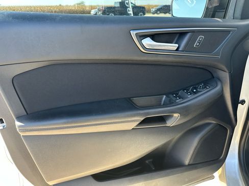 Used 2019 Ford Edge SE w/ Cargo Accessory Package image 18