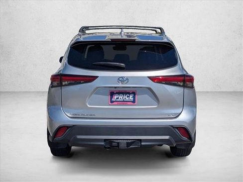 Used 2020 Toyota Highlander XLE FWD image 7
