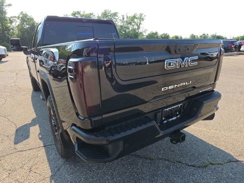 Used 2024 GMC Sierra 3500 Denali Ultimate AWD/4WD image 9