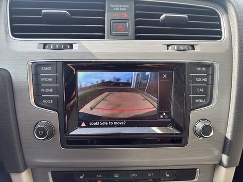 Used 2015 Volkswagen Golf TDI SE image 12