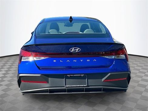 Used 2025 Hyundai Elantra Sport image 6