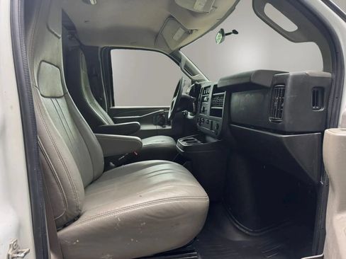 Used 2017 Chevrolet Express 2500 RWD image 12