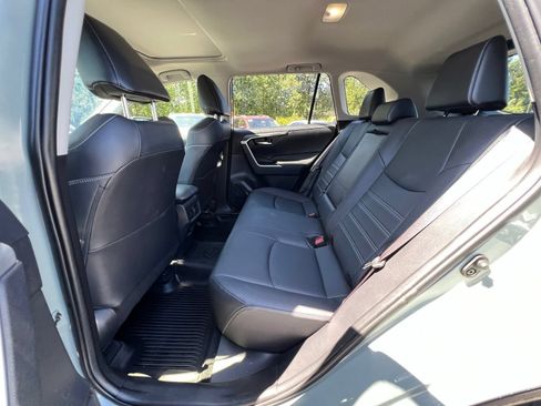 Used 2022 Toyota RAV4 XLE Premium AWD/4WD image 19