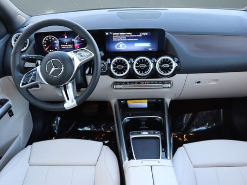 Used 2025 Mercedes-Benz GLA 250 image 22