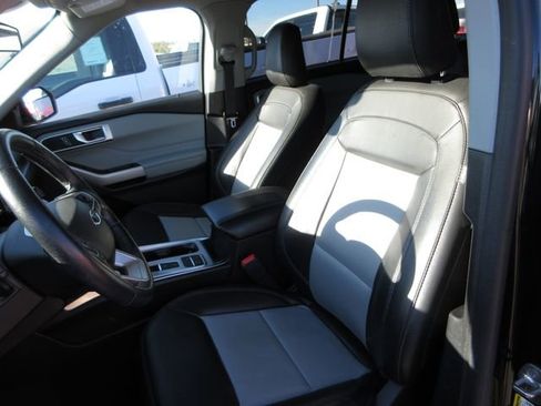 Certified 2022 Ford Explorer XLT w/ Equipment Group 202A image 7