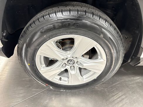 Used 2020 Toyota RAV4 XLE w/ XLE Grade Weather Package AWD/4WD image 8