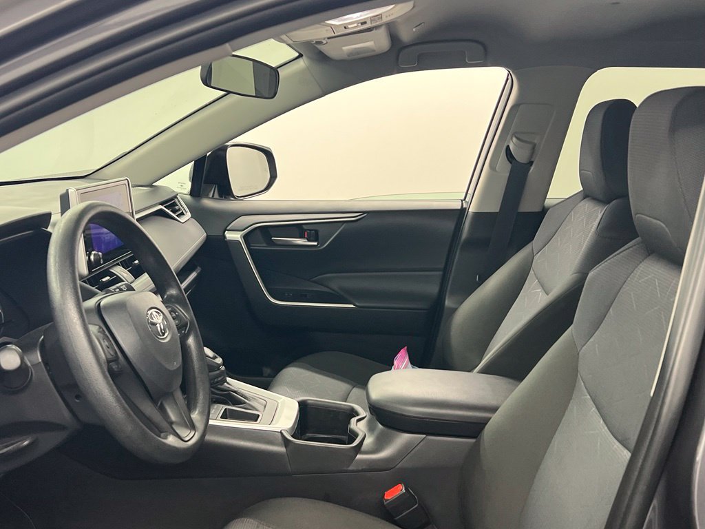 Used 2025 Toyota RAV4 XLE FWD image 6