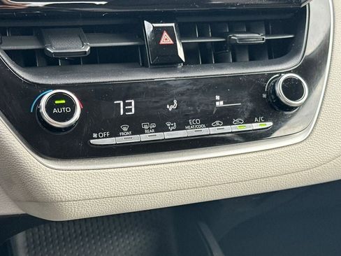 Used 2021 Toyota Corolla LE image 16