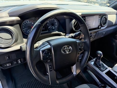 Used 2021 Toyota Tacoma TRD Off-Road w/ Technology Package AWD/4WD image 9