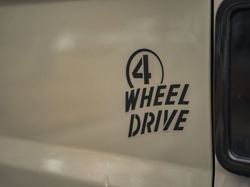 Used 2022 Jeep Gladiator Willys image 8