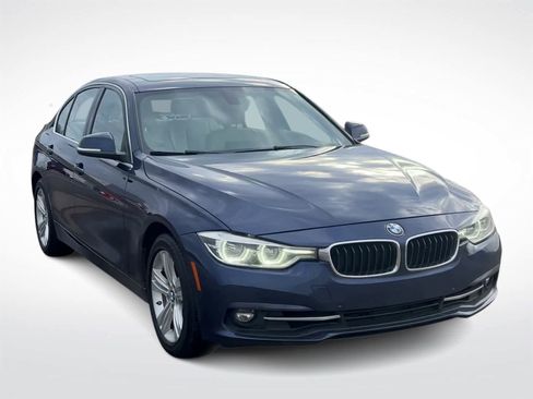 Used 2017 BMW 330i xDrive Sedan image 3