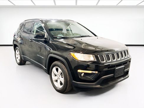 Used 2019 Jeep Compass Latitude w/ Popular Equipment Group FWD image 3
