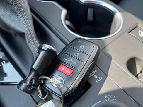Used 2025 Toyota Highlander XSE AWD/4WD image 17