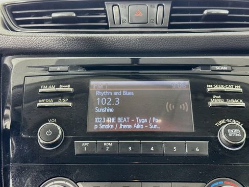 Used 2017 Nissan Rogue S AWD/4WD image 14
