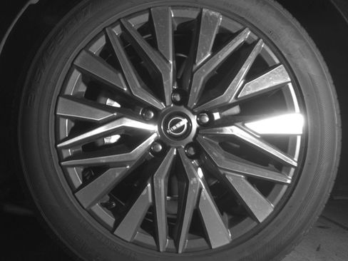Used 2025 Nissan Altima 2.5 SV FWD image 15