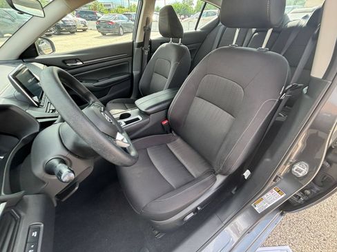 Used 2025 Nissan Altima 2.5 SV FWD image 36