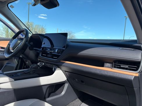 Used 2024 Toyota Grand Highlander Limited AWD/4WD image 12