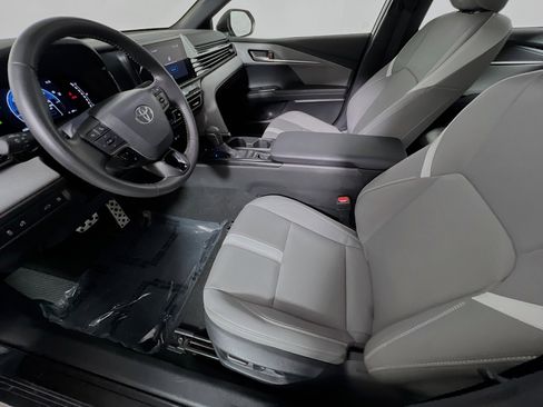 Used 2025 Toyota Camry SE FWD image 15