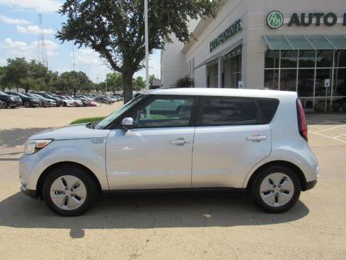 Used 2017 Kia Soul EV-e image 10