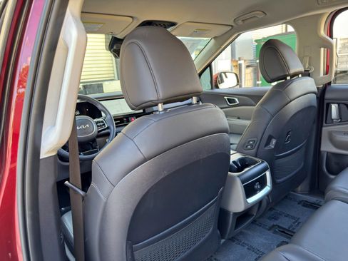 Used 2025 Kia Carnival EX FWD image 41