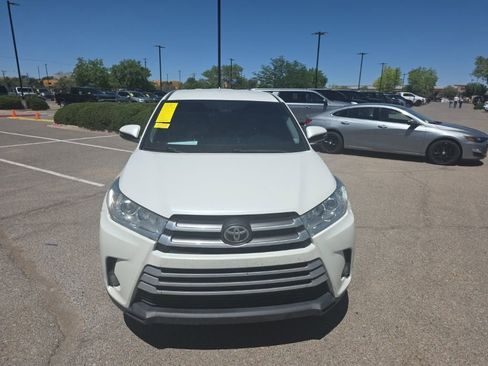 Used 2019 Toyota Highlander Plus FWD image 11