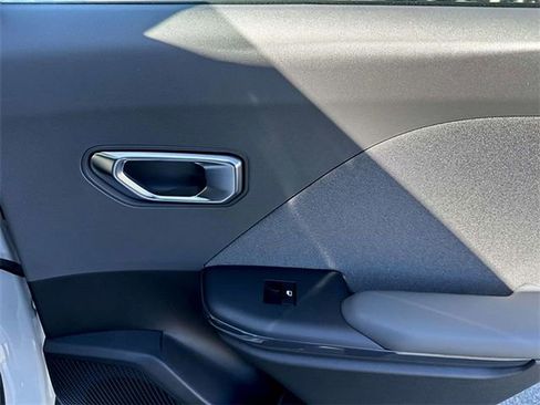 New 2025 Kia K4 EX image 25