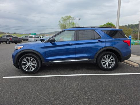 Used 2022 Ford Explorer XLT w/ Equipment Group 202A AWD/4WD image 7