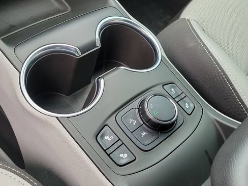 Used 2022 GMC Terrain SLT w/ LPO, Floor Liner Package FWD image 28