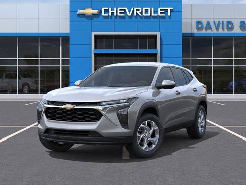Used 2026 Chevrolet Trax LS w/ LS Convenience Package FWD image 6